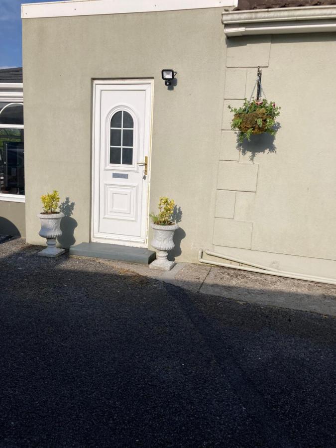 Junes Cosy Apartment Kilkelly Exterior photo